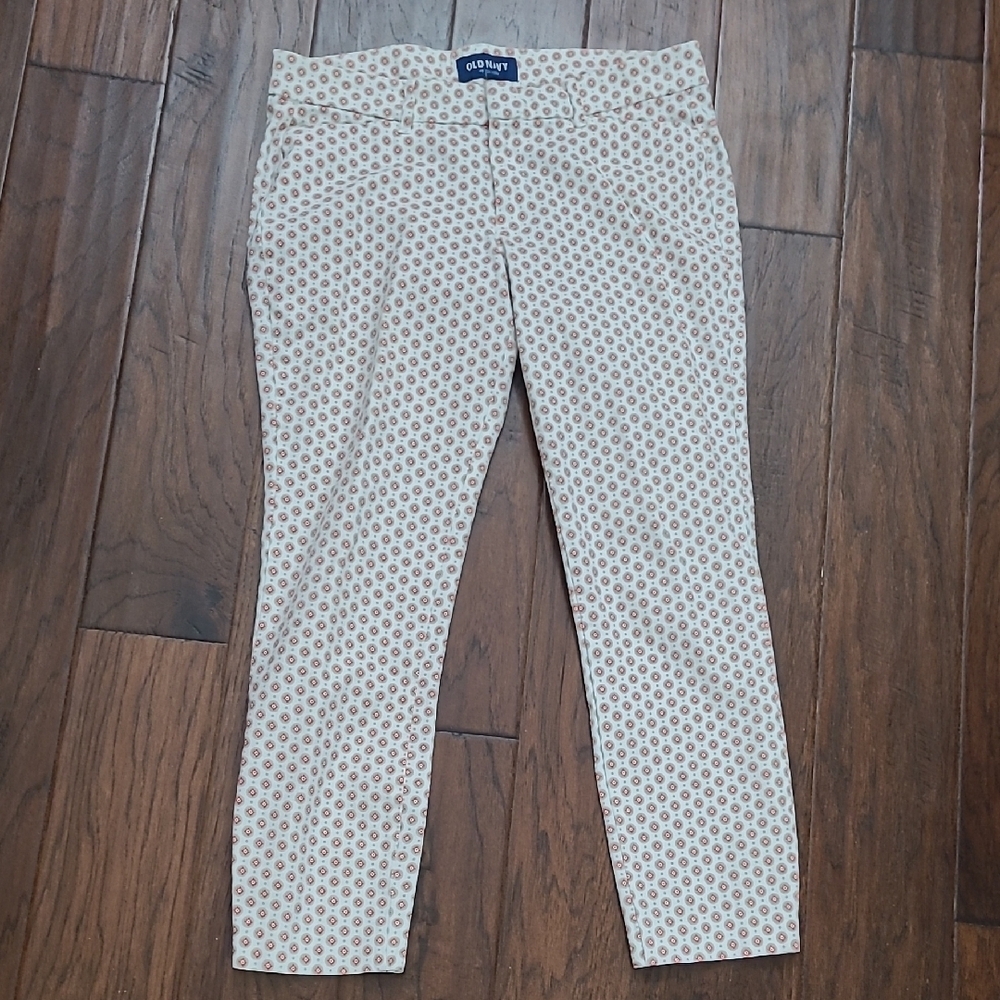 Old Navy White with Red & Light Brown Pattern Ankle Pants size 8